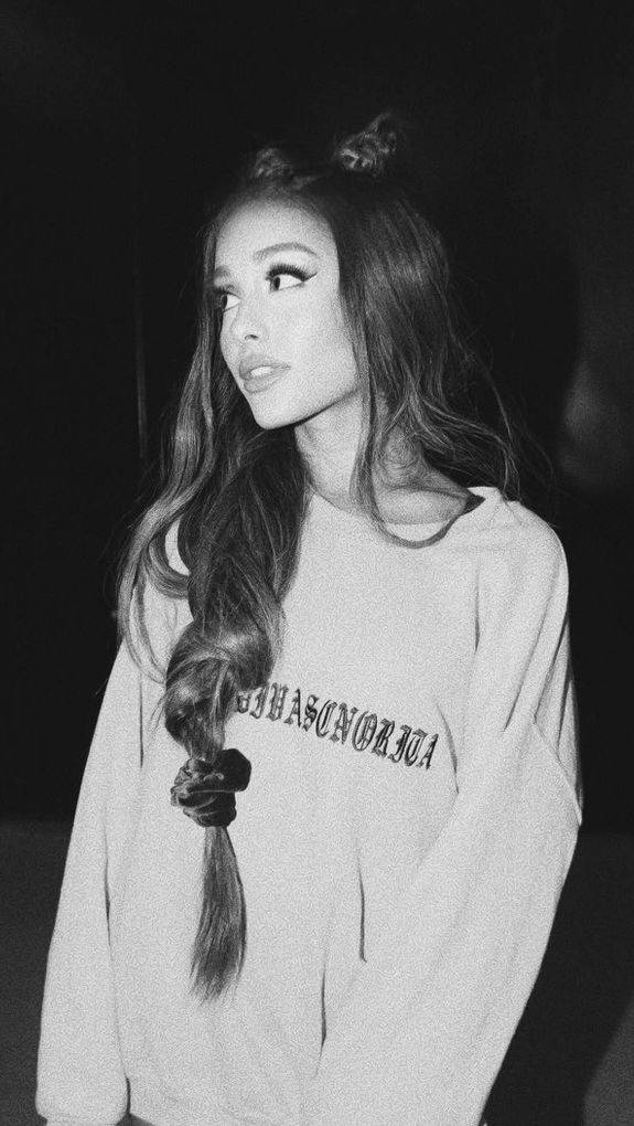 ARIANA GRANDE 