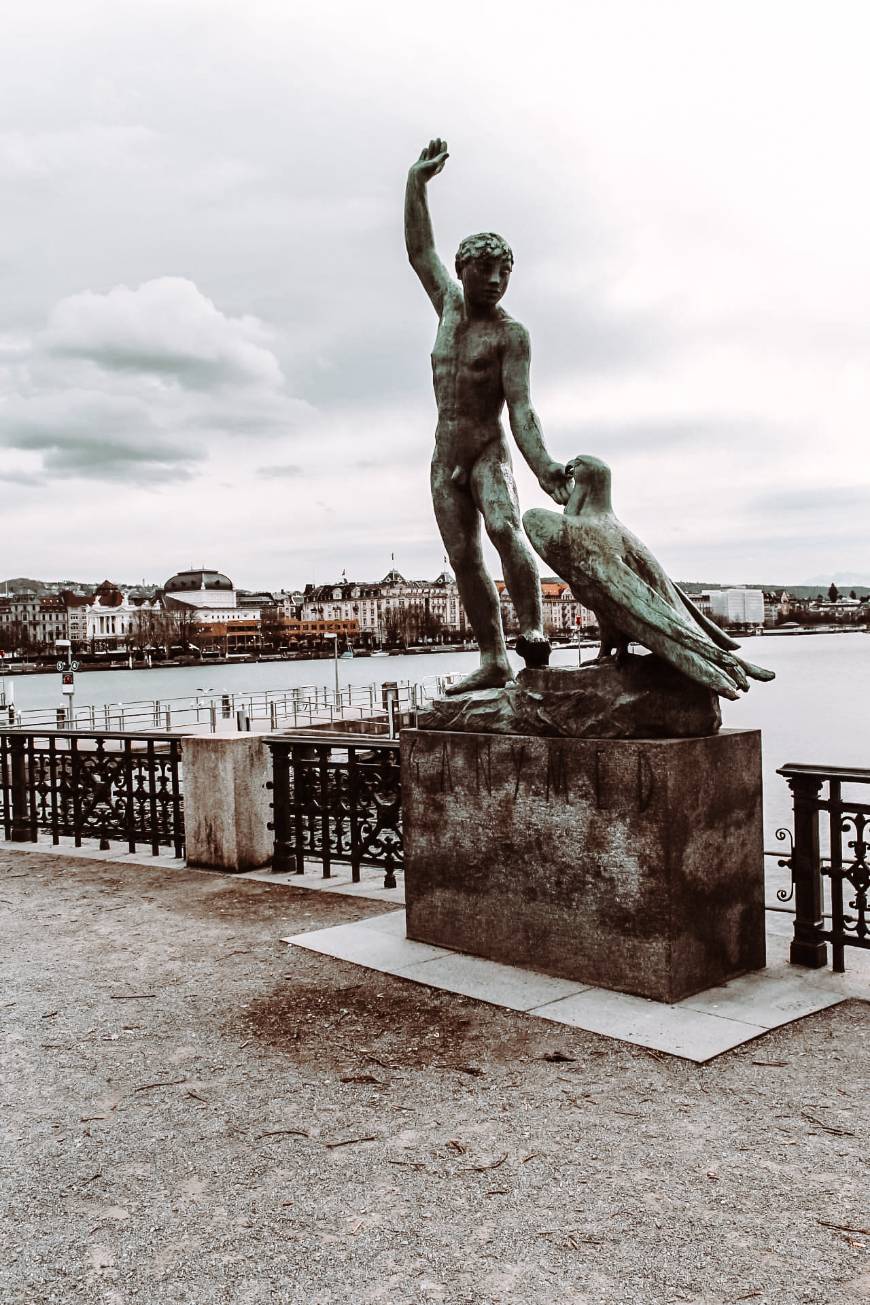 Ganymed Statue