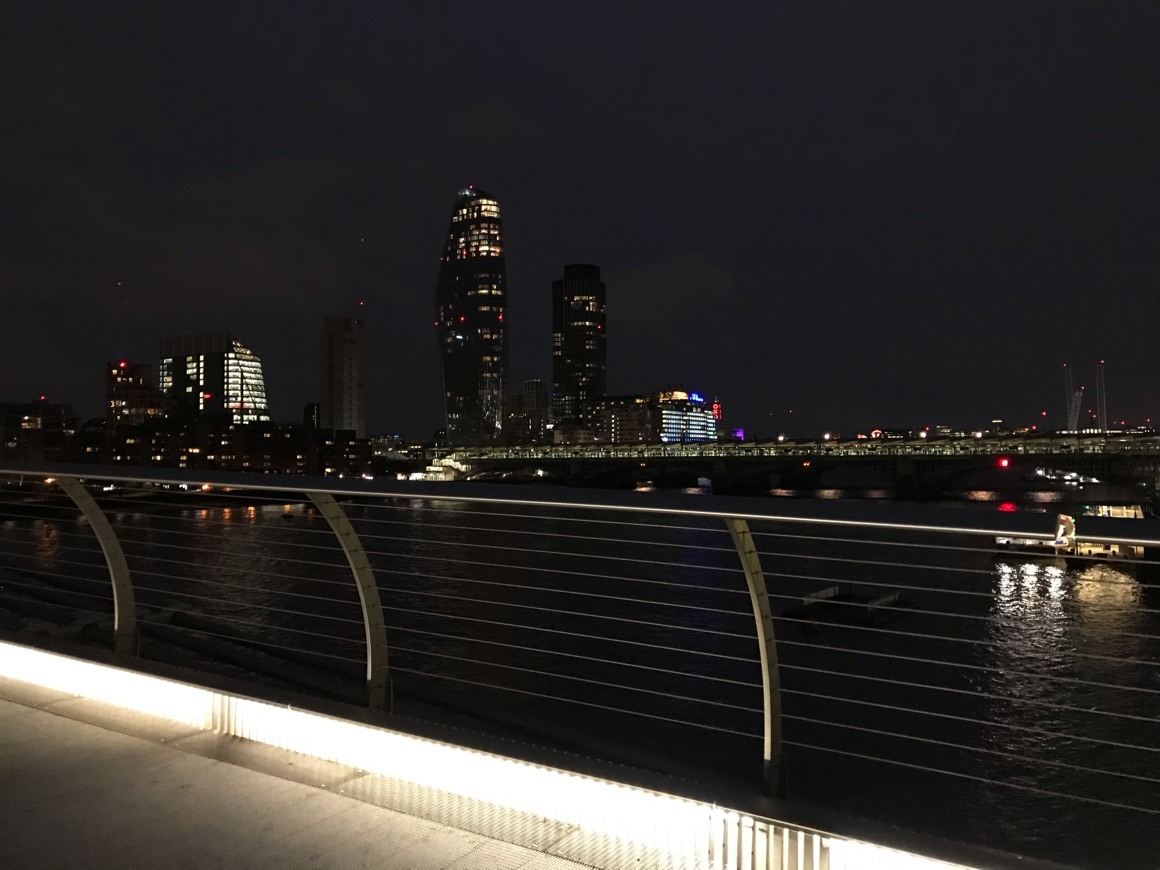 Place Millennium Bridge