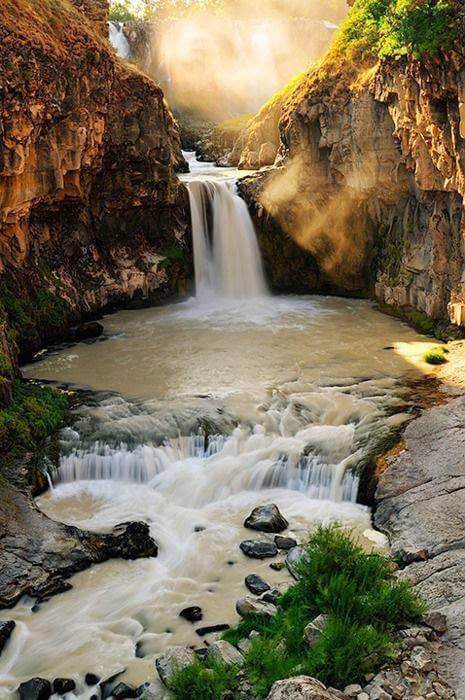 Lugar White River Falls