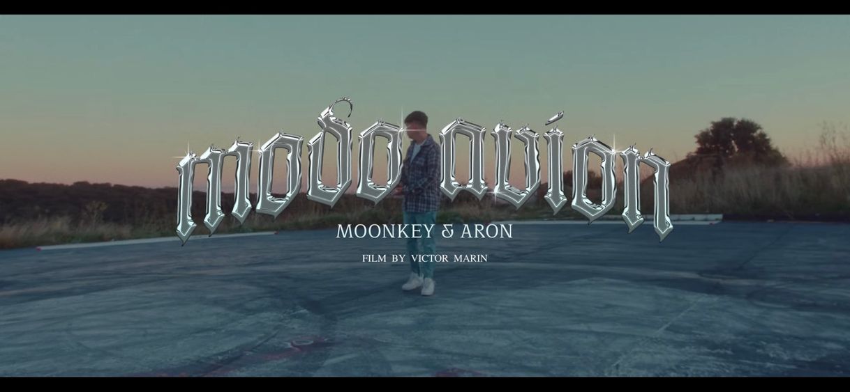 Moda MOONKEY X ARON - MODO AVION (Video Ofical) - YouTube