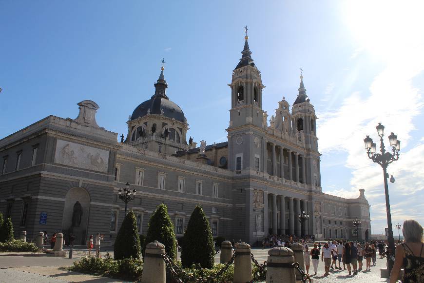 Lugar Almudena Cathedral