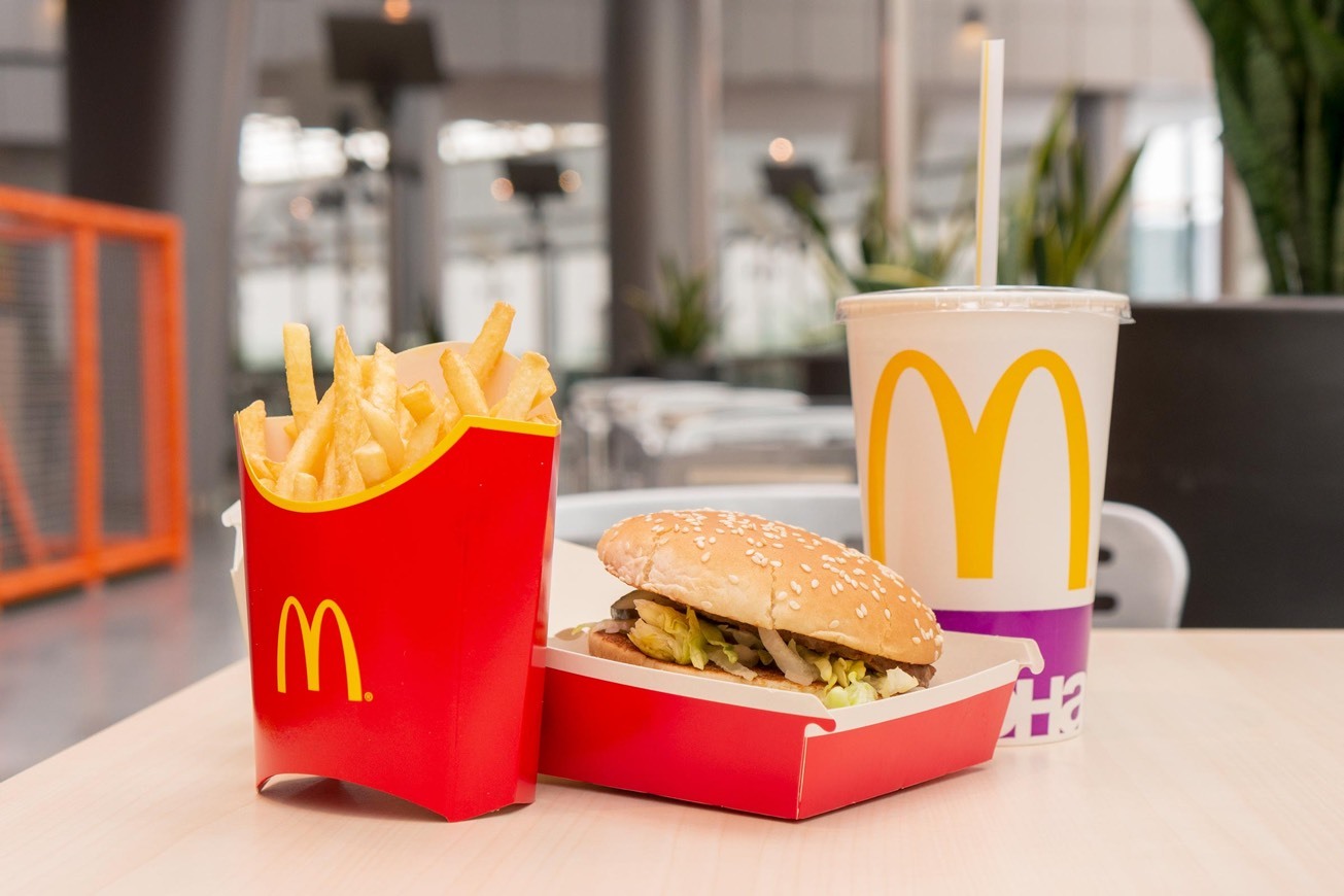 Restaurantes McDonald's Almada Drive