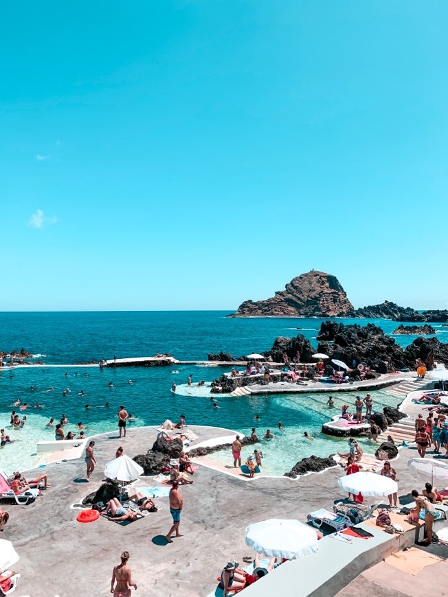 Lugar Piscinas Naturais de Porto Monìz