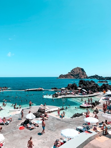 Piscinas Naturais de Porto Monìz