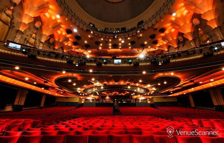 Place Apollo Victoria Theatre