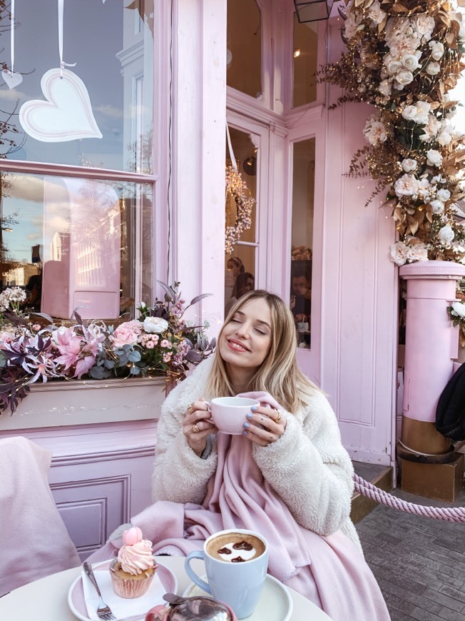 Place Peggy Porschen Cakes