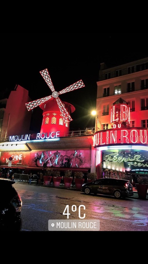 Place Moulin Rouge