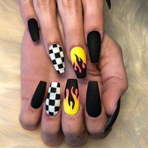 Chess nails