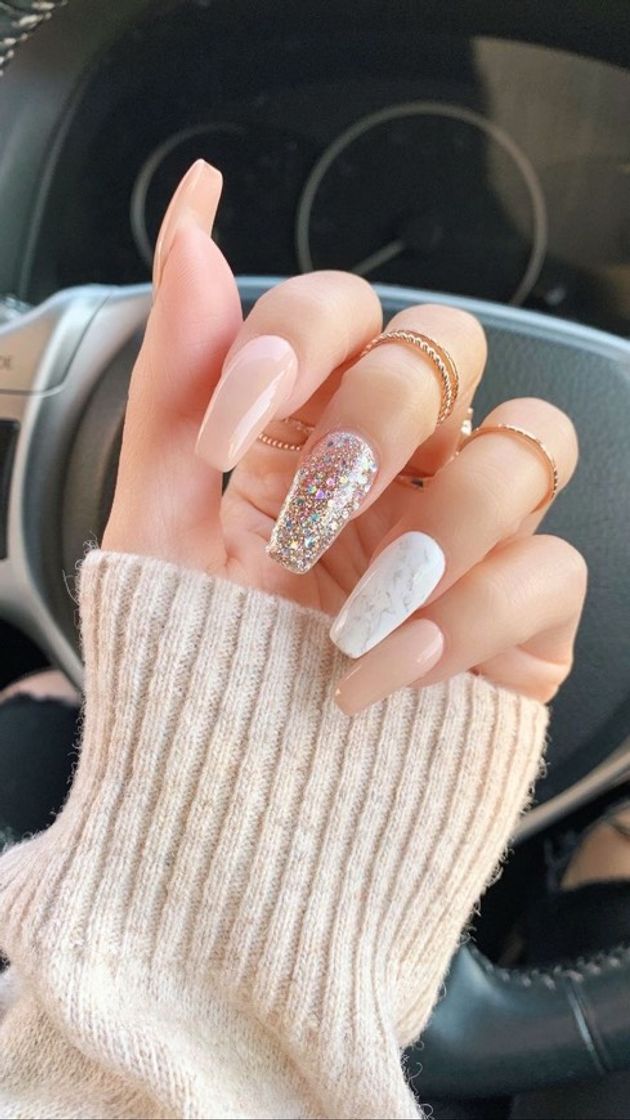 Moda Nude Glitter nails