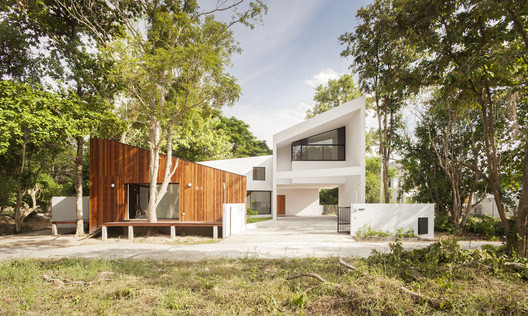 Mae Kao Canal House