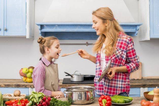 Moda Cozinhar com amigos ou família é algo divertido 