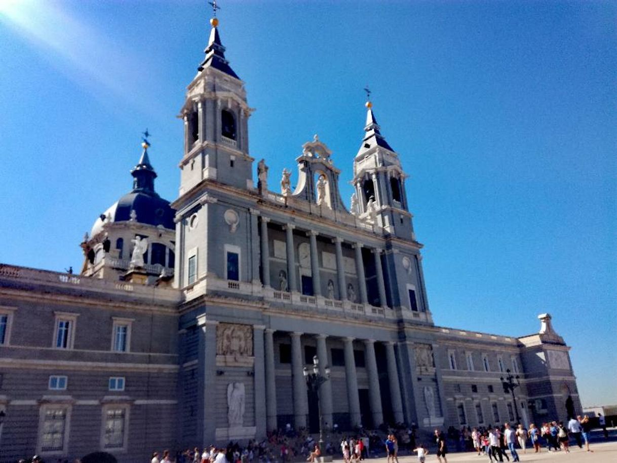 Lugar Almudena Cathedral