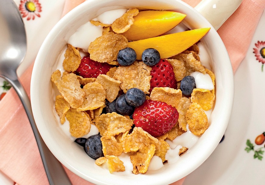 Cereals with yogurt and fruit