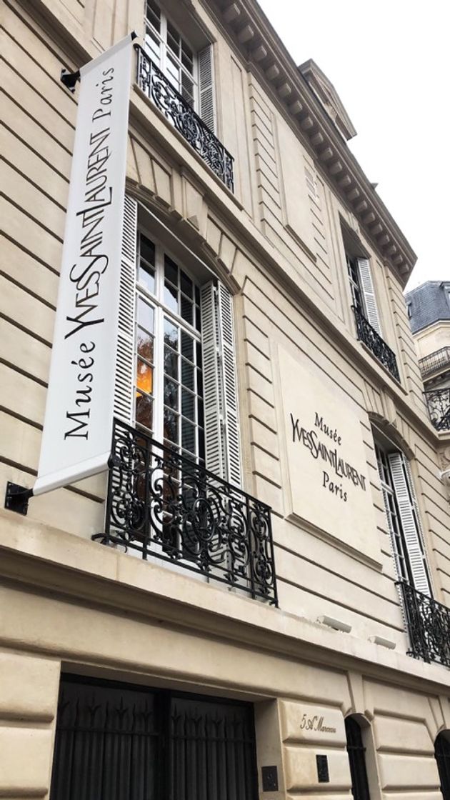 Place Musée Yves Saint Laurent Paris