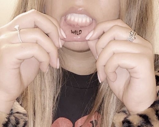 Lips tatto