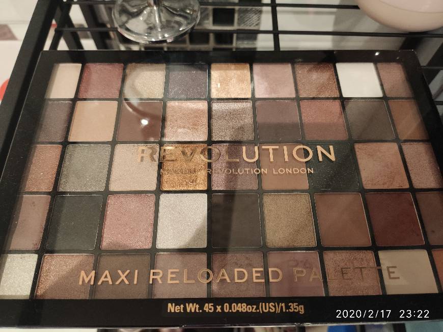 Beauty Makeup Revolution Re-loaded Eyeshadow Palette Iconic Division Paleta 15 cieni do powiek