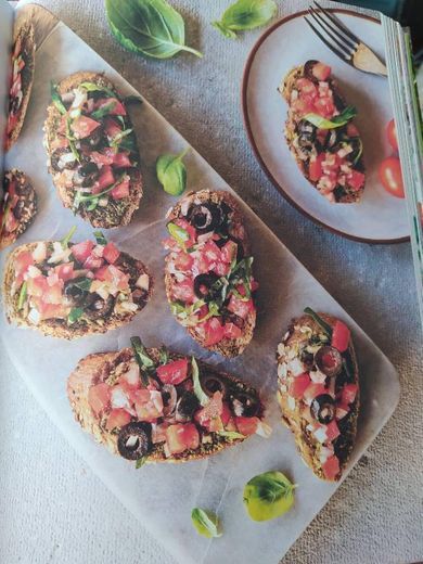 Fashion Bruschettas com tomate e manjericão | Receitas | Pingo Doce