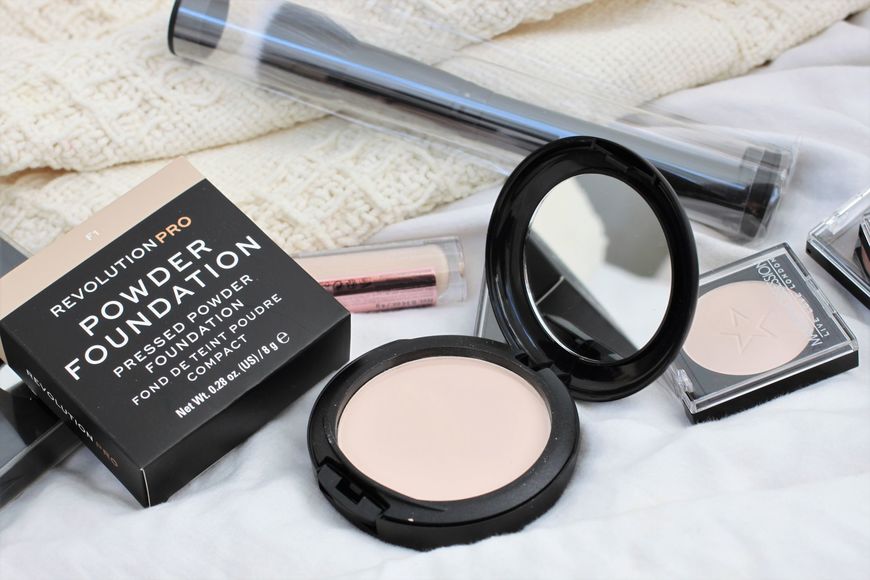 Product Powder Foundation Revolution Pro