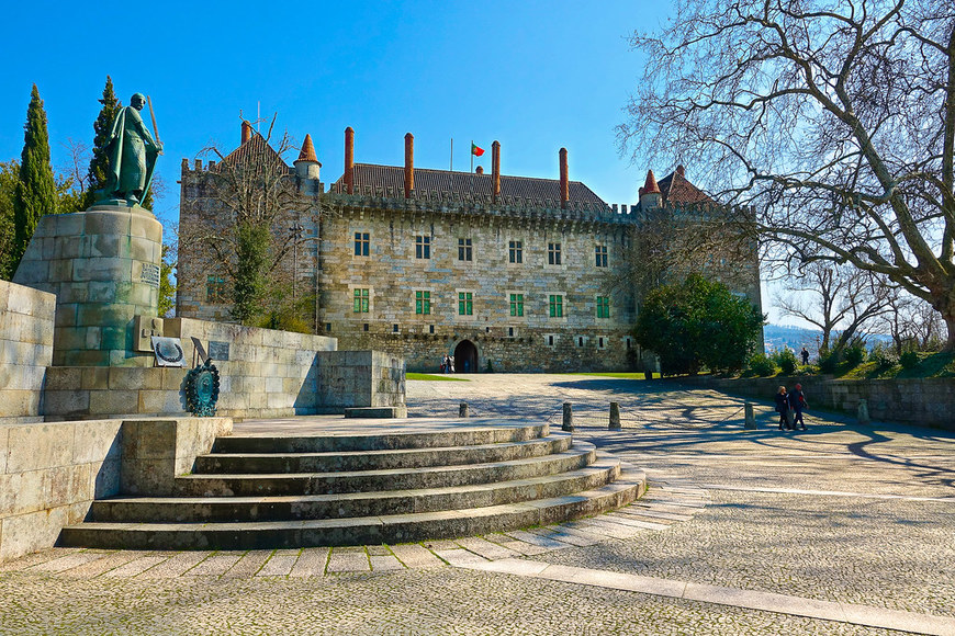 Place Paço dos Duques de Bragança