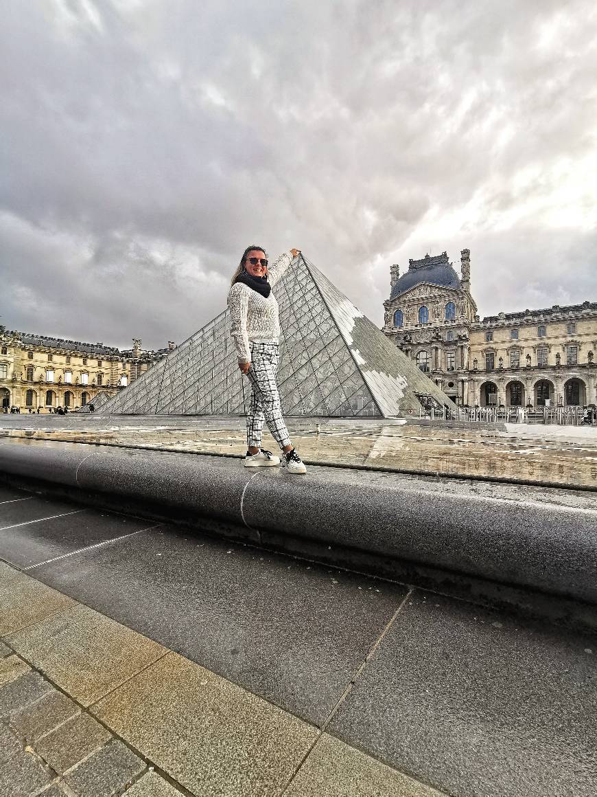 Place Museo del Louvre