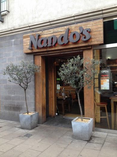 Restaurantes Nando's Victoria - Wilton Road