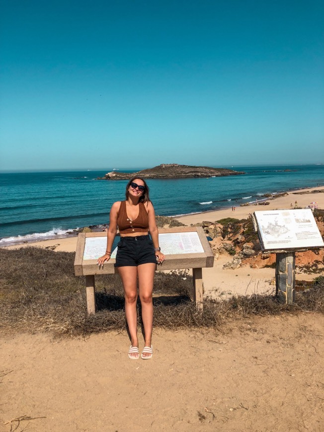 Place Praia da Ilha do Pessegueiro