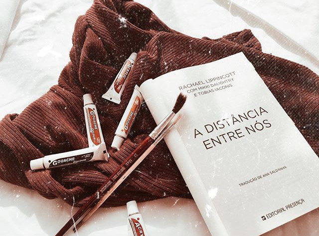 Libro “A Distância entre Nós” de Rachael Lippincott