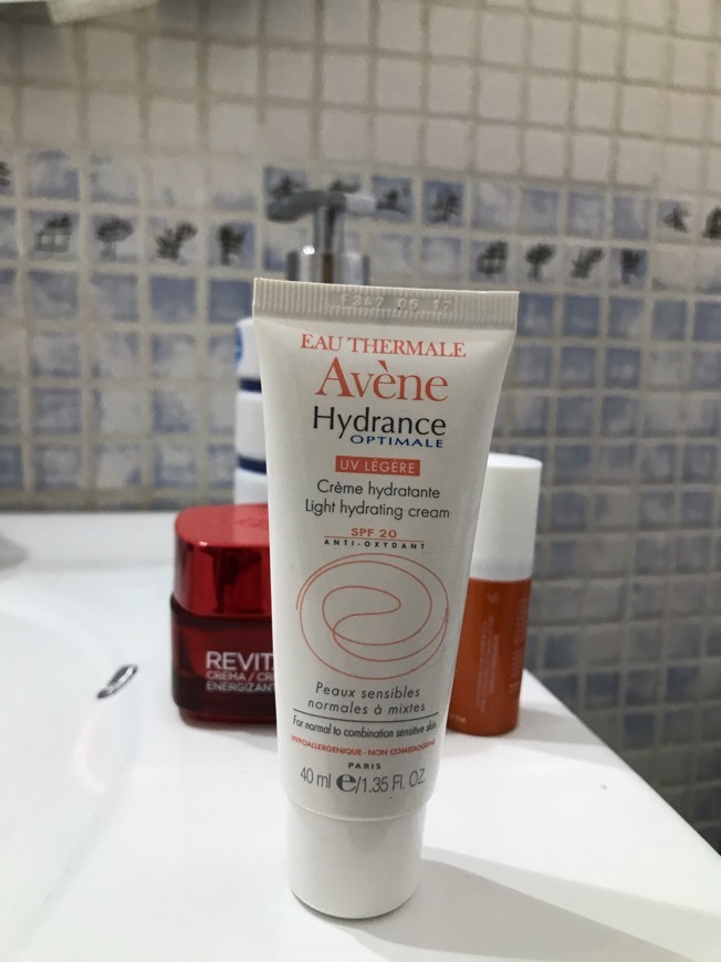 Social Avène creme hidratante com SPF 20!