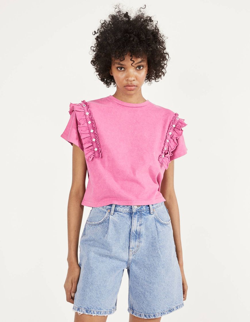 Moda T-shirt cropped com folhos e missangas