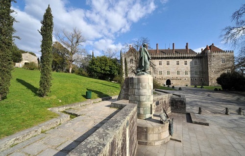 Place Paço dos Duques de Bragança