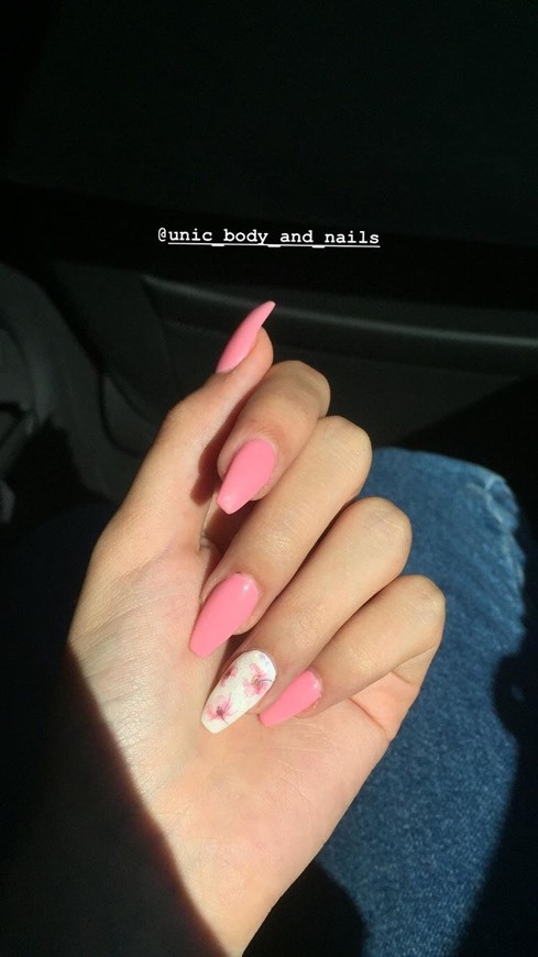 Moda Nails