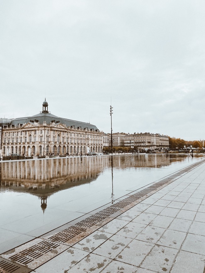 Place Le Miroir d'eau