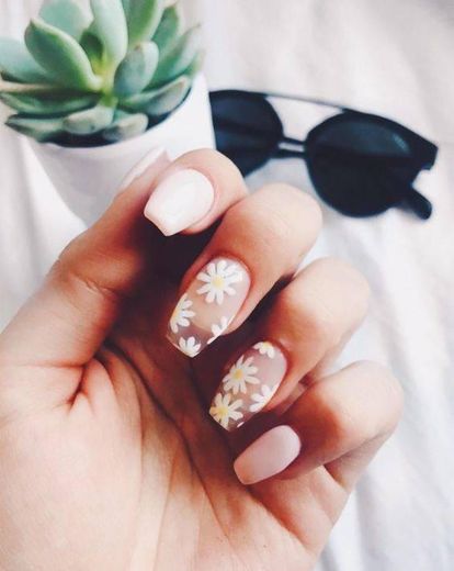 Unhas com flores