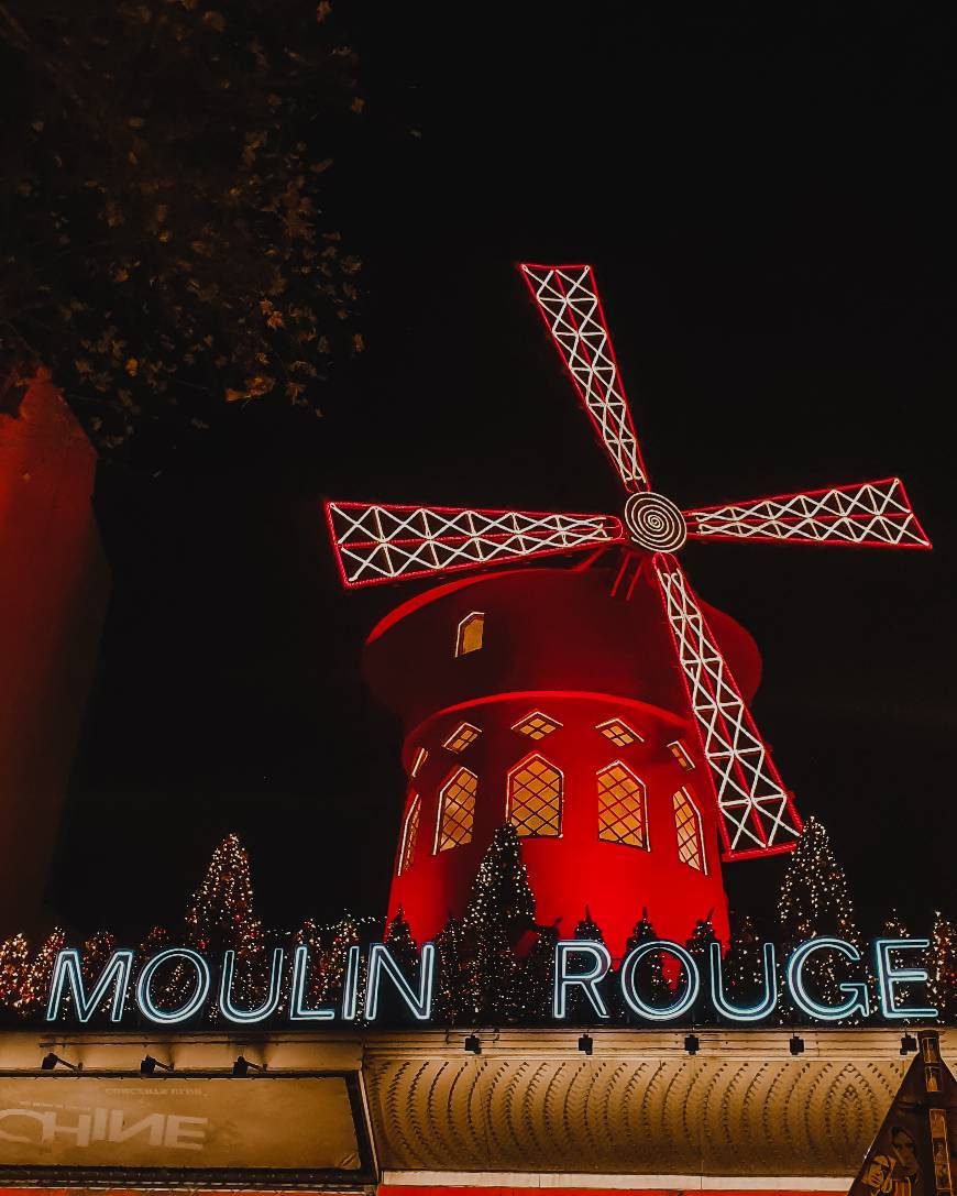 Place Moulin Rouge