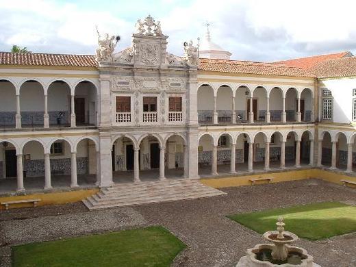 Universidad de Évora