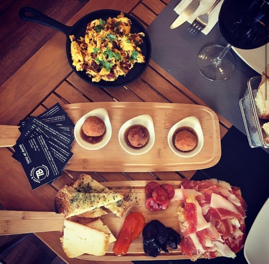 Restaurantes Tapas e Garrafeira com excelentes vinhos do Algarve 👌