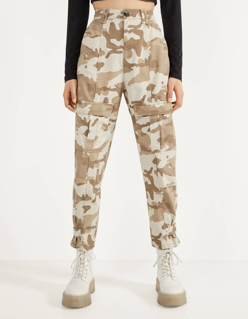 Product Calças cargo de camuflagem Bershka 