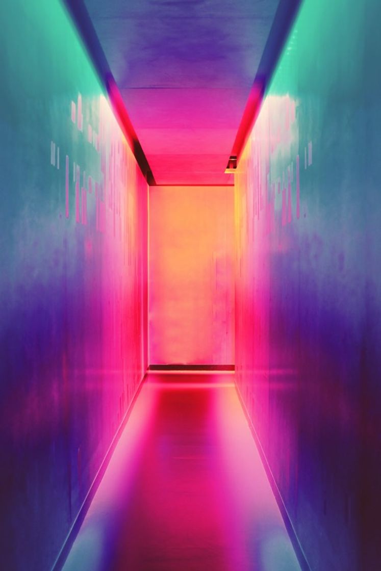 Moda Multicolored hallway