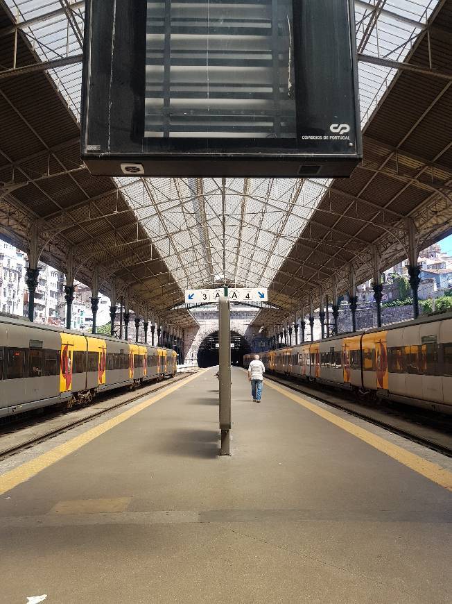 Lugar São Bento station