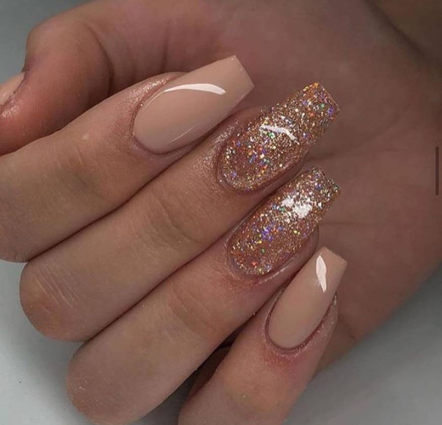 Fashion Unhas nude com brilhantes  