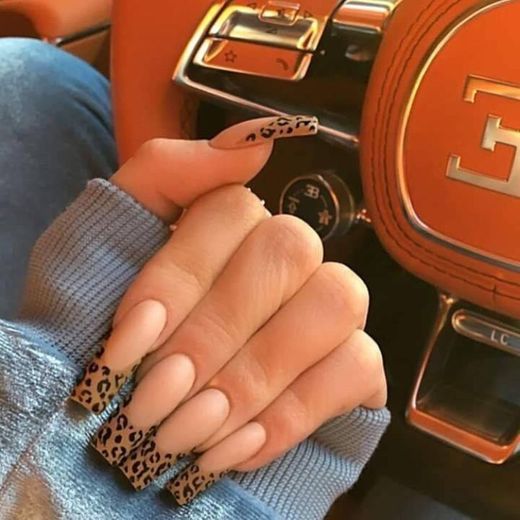 Unhas com padrão leopardo 