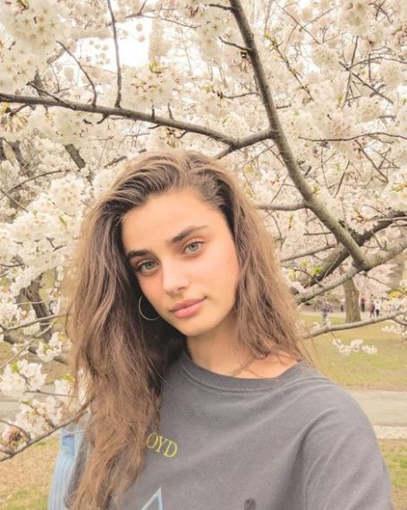 Fashion Taylor Hill 