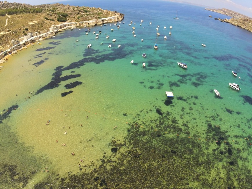 Lugares Ġnejna Bay Beach