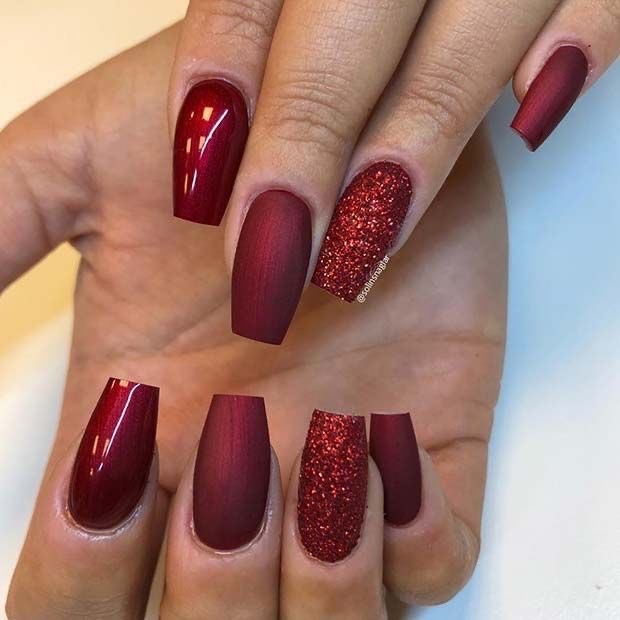 Moda Red nails