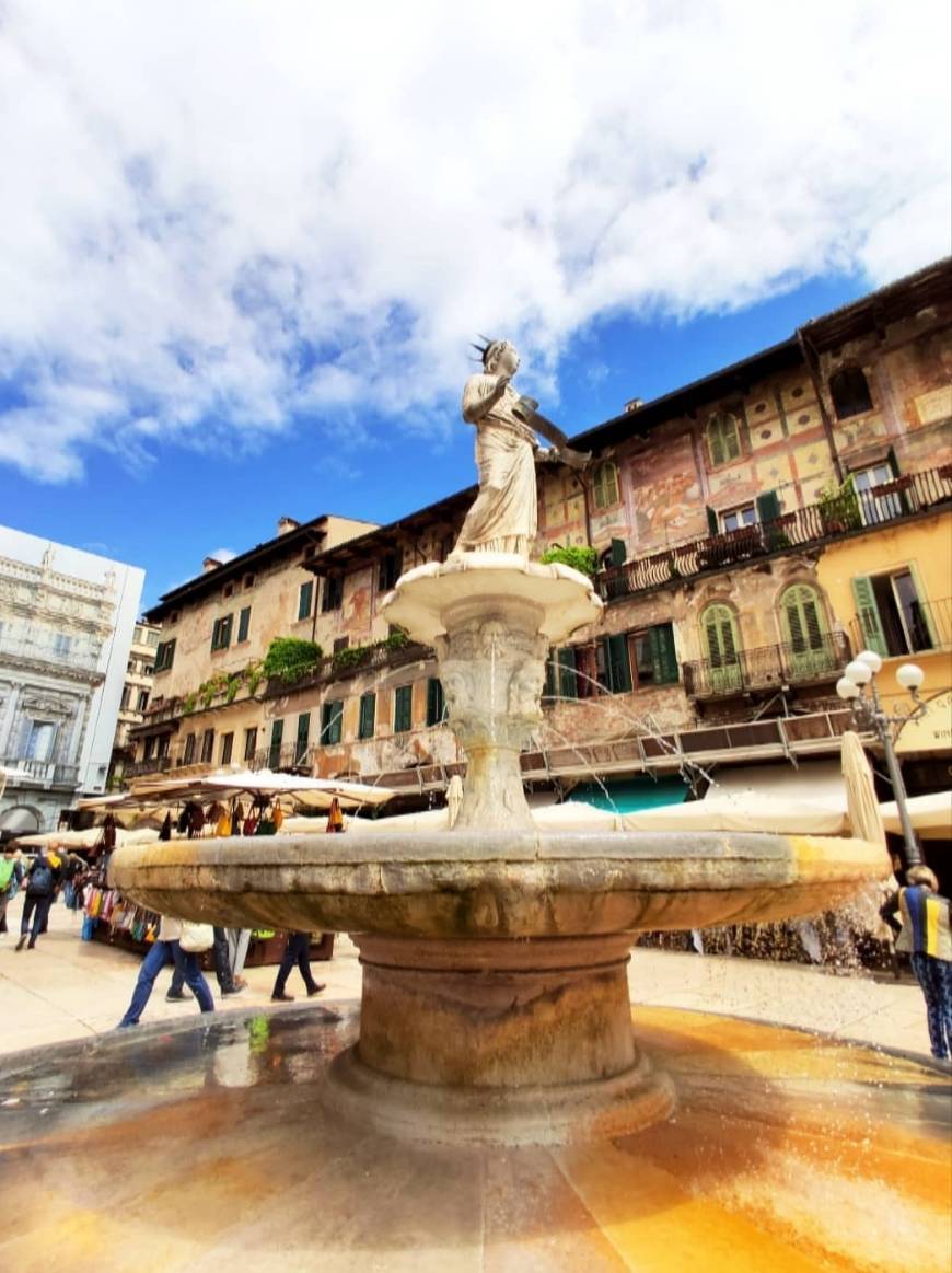 Place Piazza delle Erbe