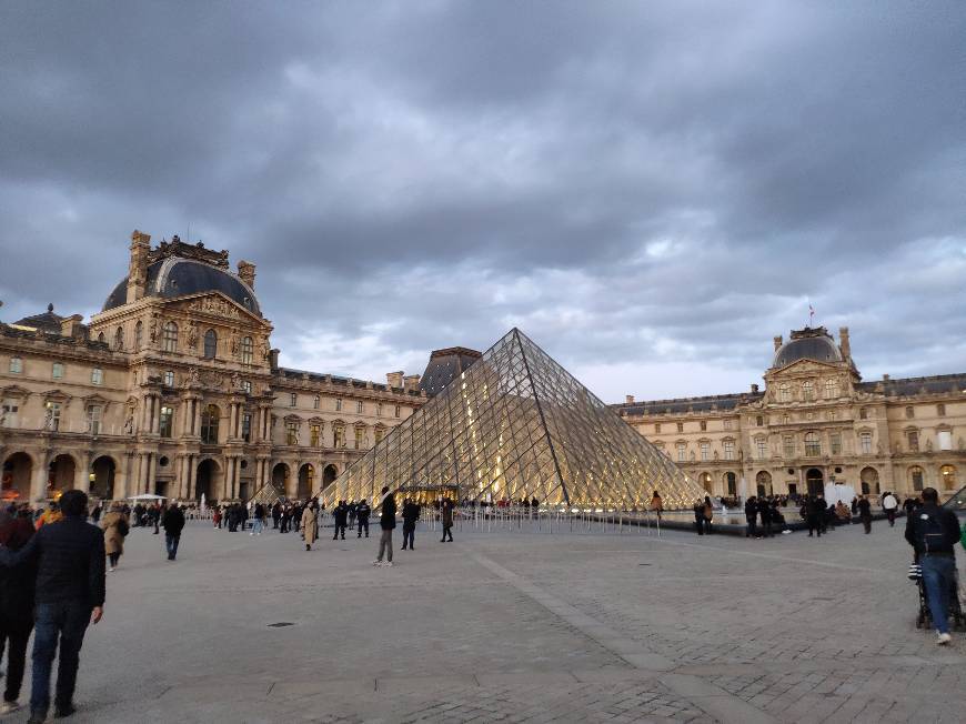 Place Museo del Louvre