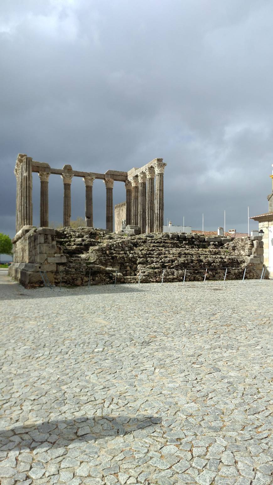 Place Templo romano de Évora