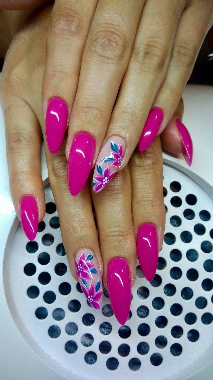 Moda Nails