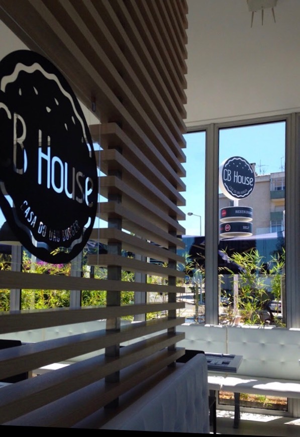 Restaurantes CB House - Casa do UaU Burger - Viseu